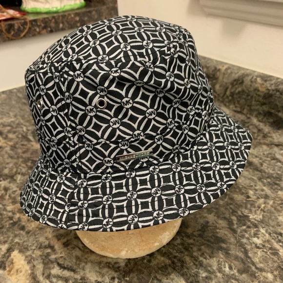 Michael Kors Logo Jacquard Bucket Hat - Picture 1 of 9